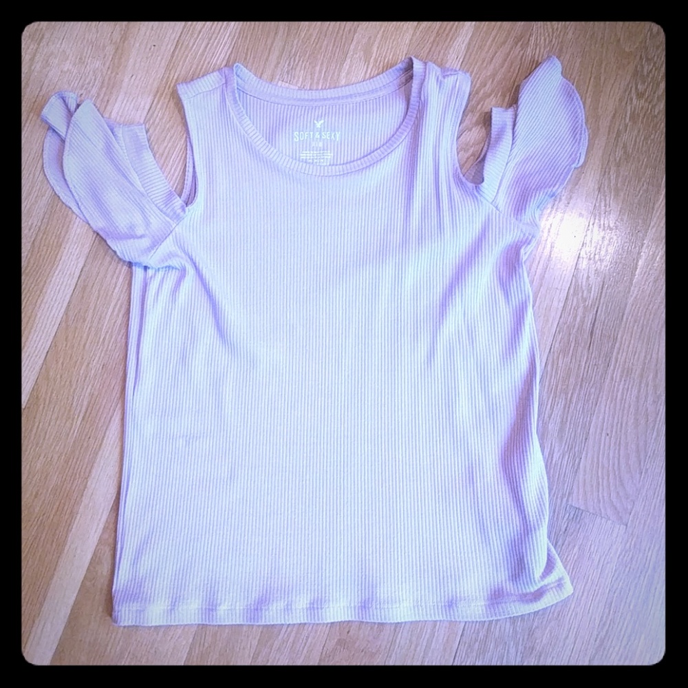 Cold shoulder ribbed tee.